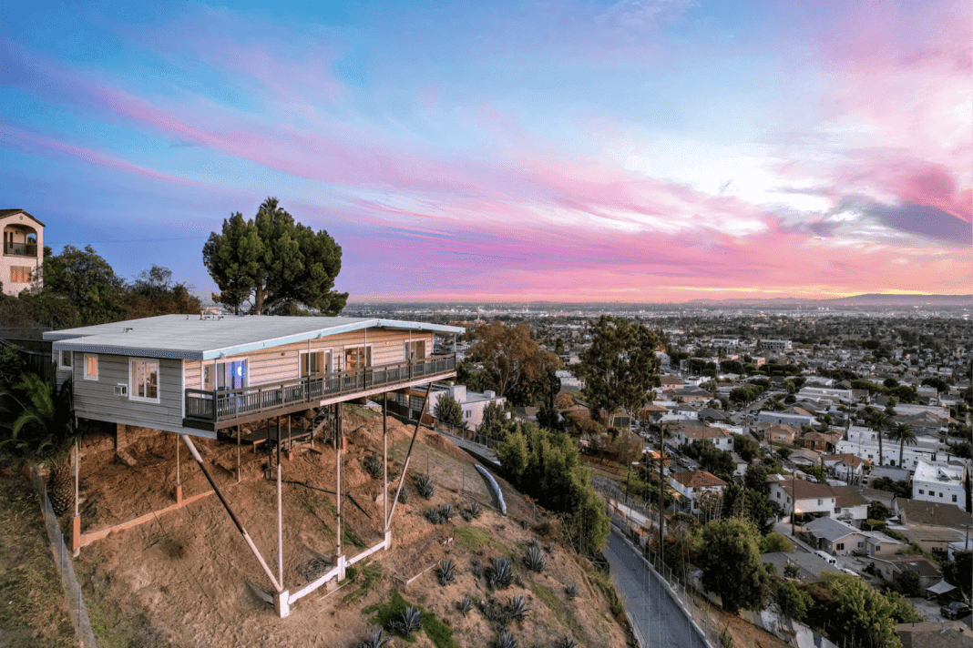 Pamiętacie „Gorączkę” z Robertem De Niro? Dom z filmu wystawiony na sprzedaż!