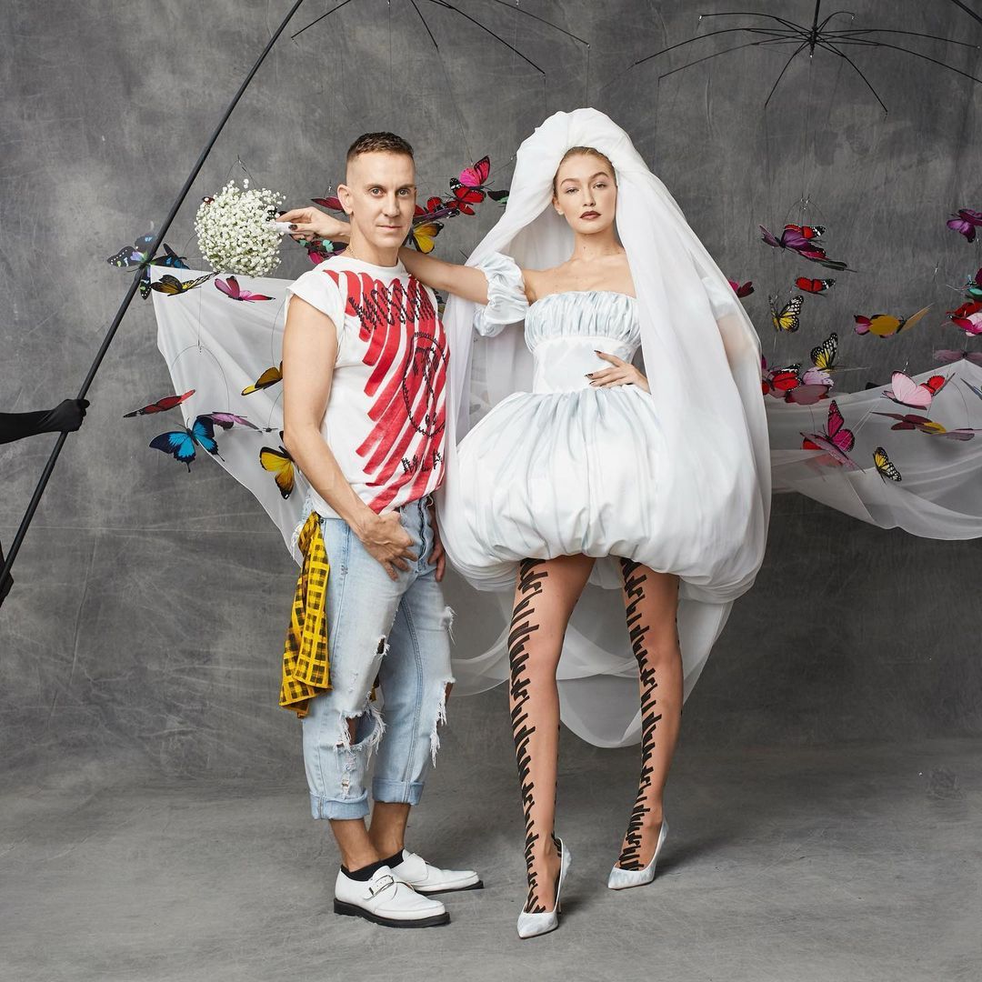 Po 10 latach Jeremy Scott odchodzi z Moschino. Przypominamy jego szalone momenty
