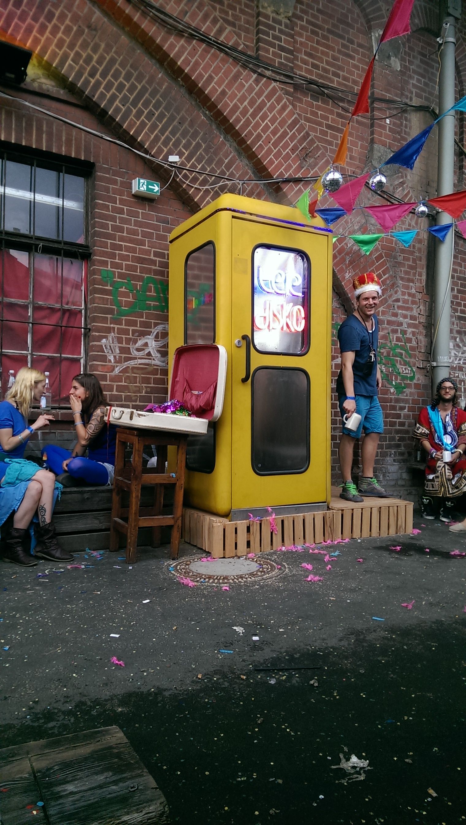 Najdziwniejsze kluby świata – od budki telefonicznej po otwarte seks party