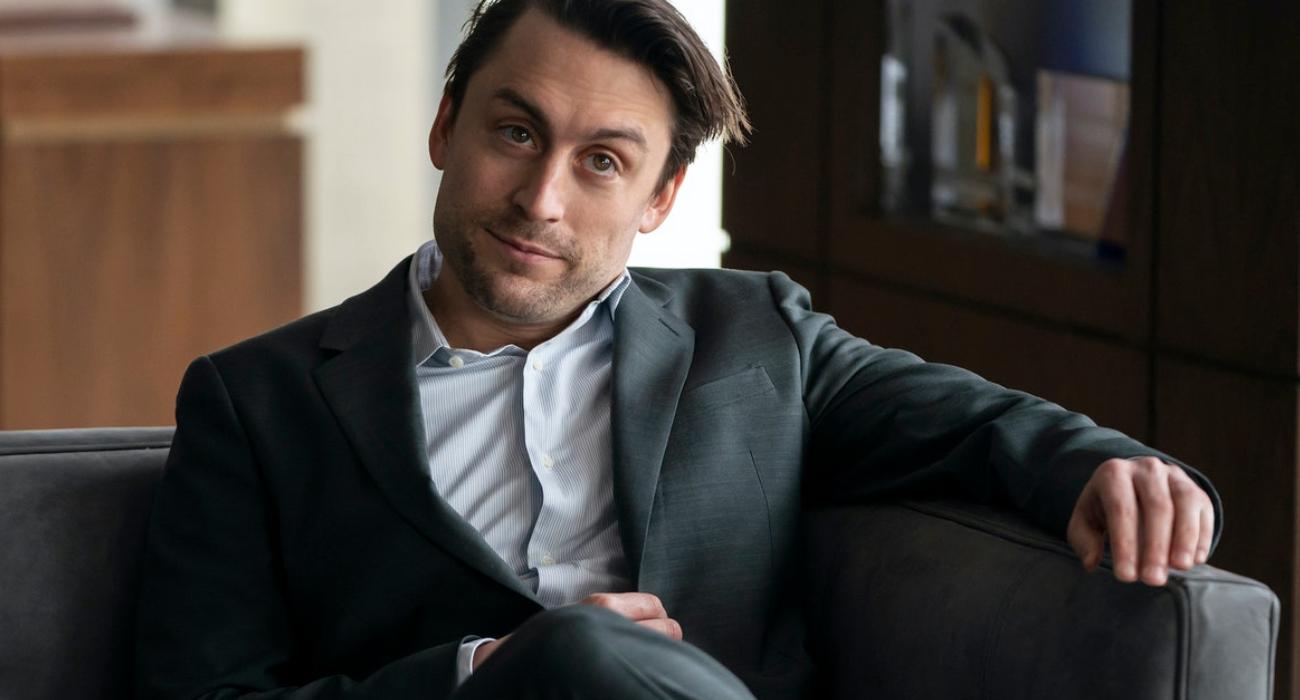 Gwiazdor „Sukcesji” przyleci do Polski. Zagra w filmie Jesse Eisenberga