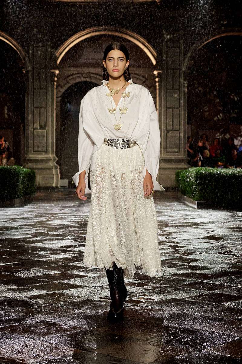 Dior Cruise 2024 – kolekcja inspirowana Fridą Kahlo