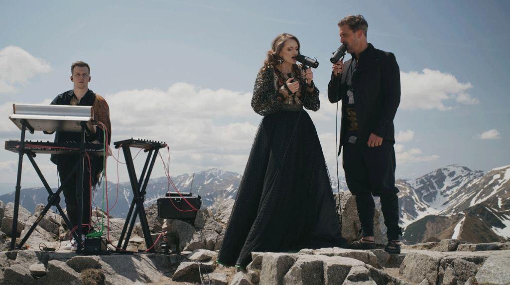 „Naski Świat”: Staszek Karpiel-Bułecka z Basią Giewont w nowym singlu