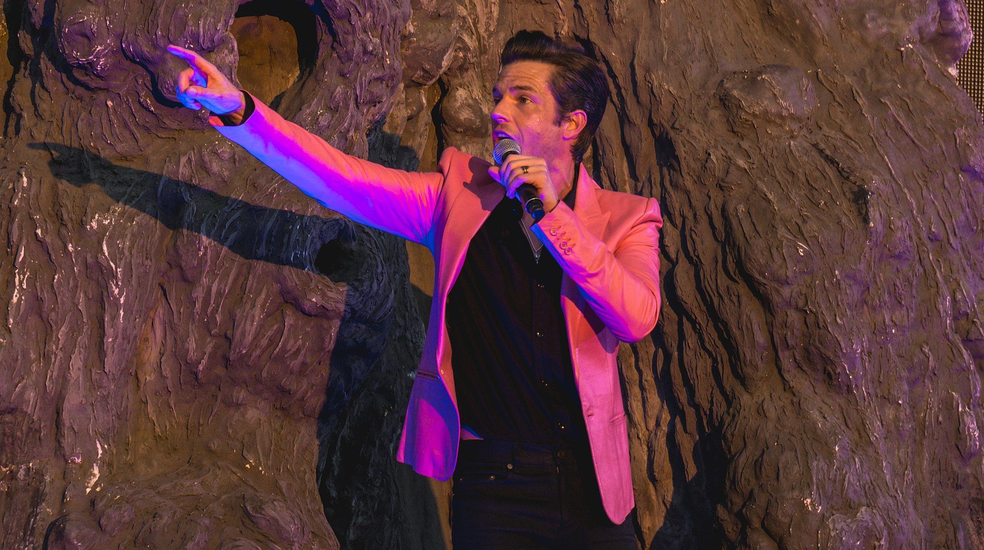 Skandal na koncercie The Killers – zaprosili na scenę Rosjanina. „Bracia i siostry”