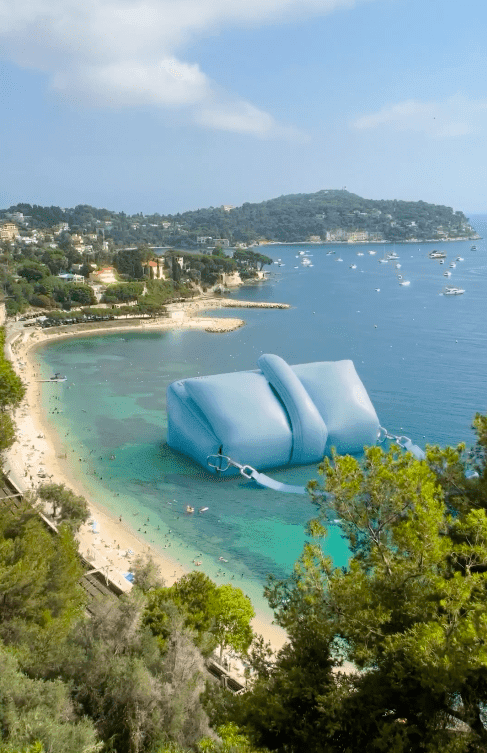 Torba Jacquemusa, 16-metrowa kaczka na wodzie i inne zabiegi marketingu 3D. To zaskakująca rozrywka