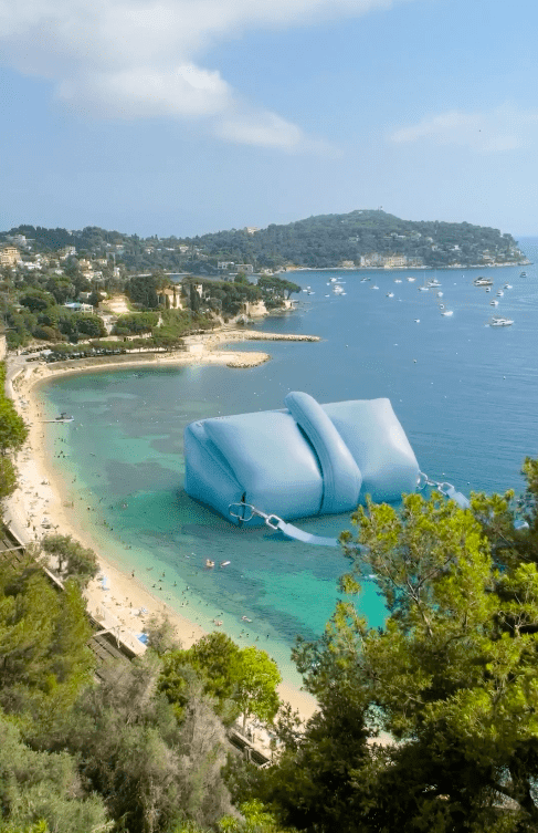 Torba Jacquemusa, 16-metrowa kaczka na wodzie i inne zabiegi marketingu 3D. To zaskakująca rozrywka