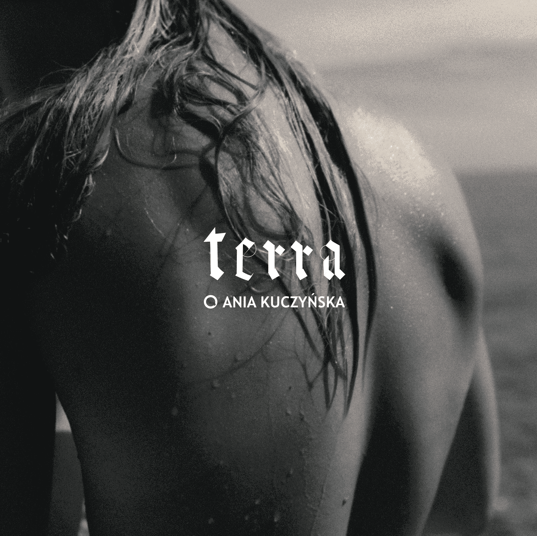 Pierwsze perfumy autorstwa Ani Kuczyńskiej. Terra jest rodzaju żeńskiego – uziemia i równoważy