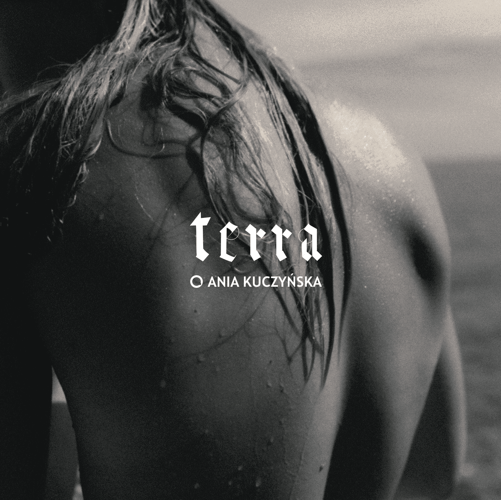 Pierwsze perfumy autorstwa Ani Kuczyńskiej. Terra jest rodzaju żeńskiego – uziemia i równoważy