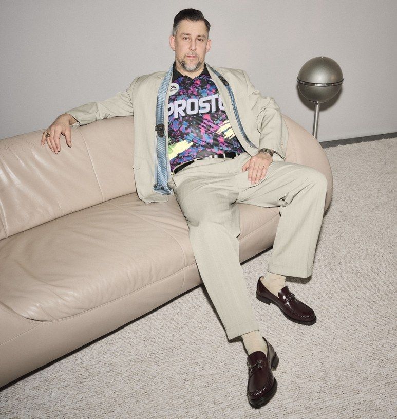 Wojtek Sokół zaprojektował koszulki do legendarnej gry piłkarskiej