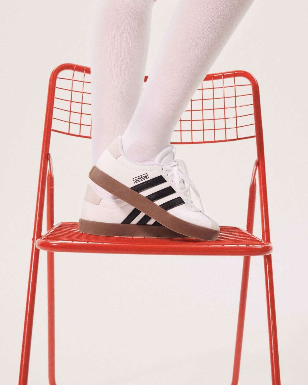 Streetwear na wiosnę. 6 najmodniejszych modeli sneakersów na wiosnę od 99,99 zł (adidas, Puma, Sprandi i więcej!)