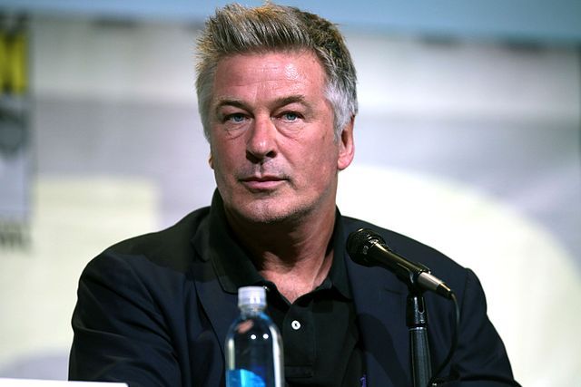Rażące zaniedbania prokuratury i brak możliwości wznowienia procesu. Zapadła decyzja – Alec Baldwin niewinny