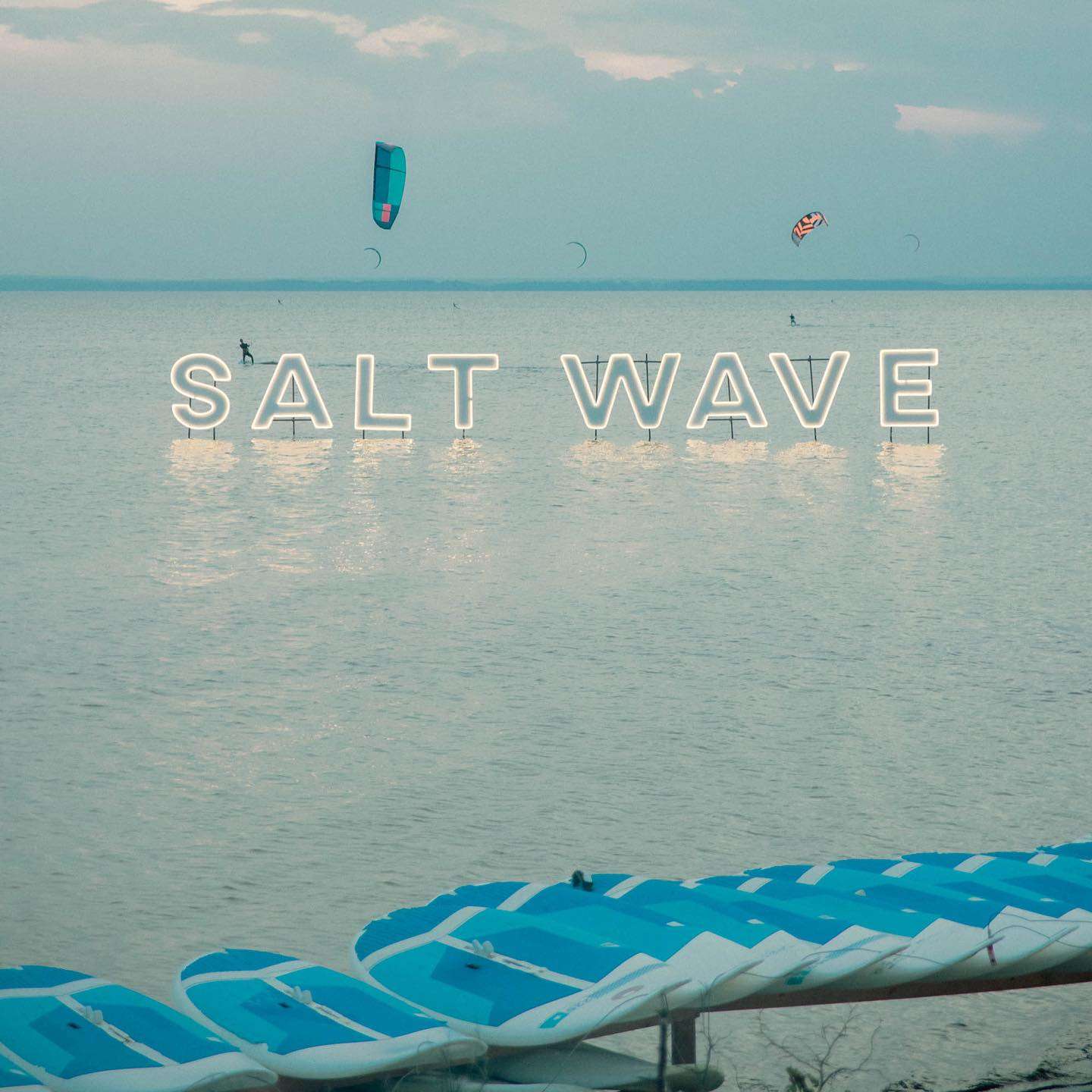 Jedziecie na Salt Wave? Poznajcie 8 naszych ulubionych spotów na Helu, które warto w tym czasie odwiedzić