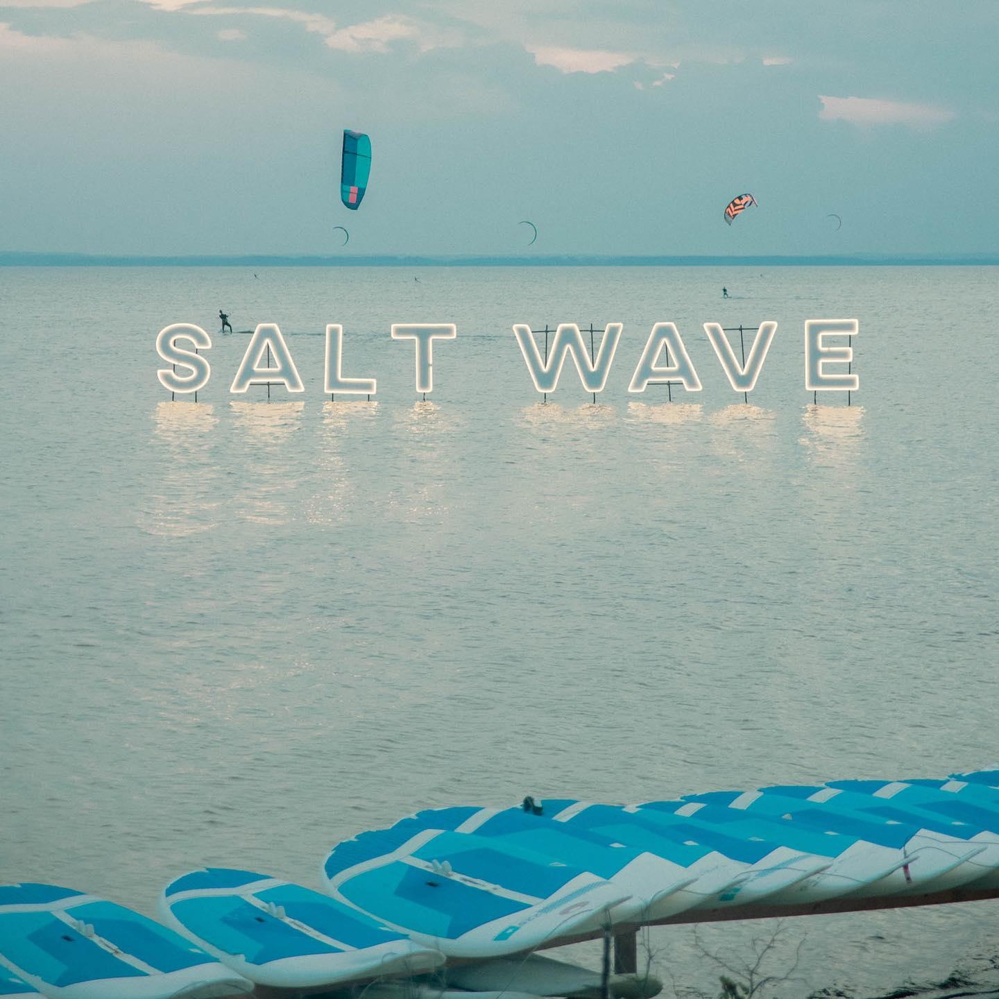 Jedziecie na Salt Wave? Poznajcie 8 naszych ulubionych spotów na Helu, które warto w tym czasie odwiedzić