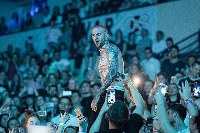 Quebonafide zamiast Dantego? Do polskich szkół wjedzie „hip-hopowy kurs literatury”