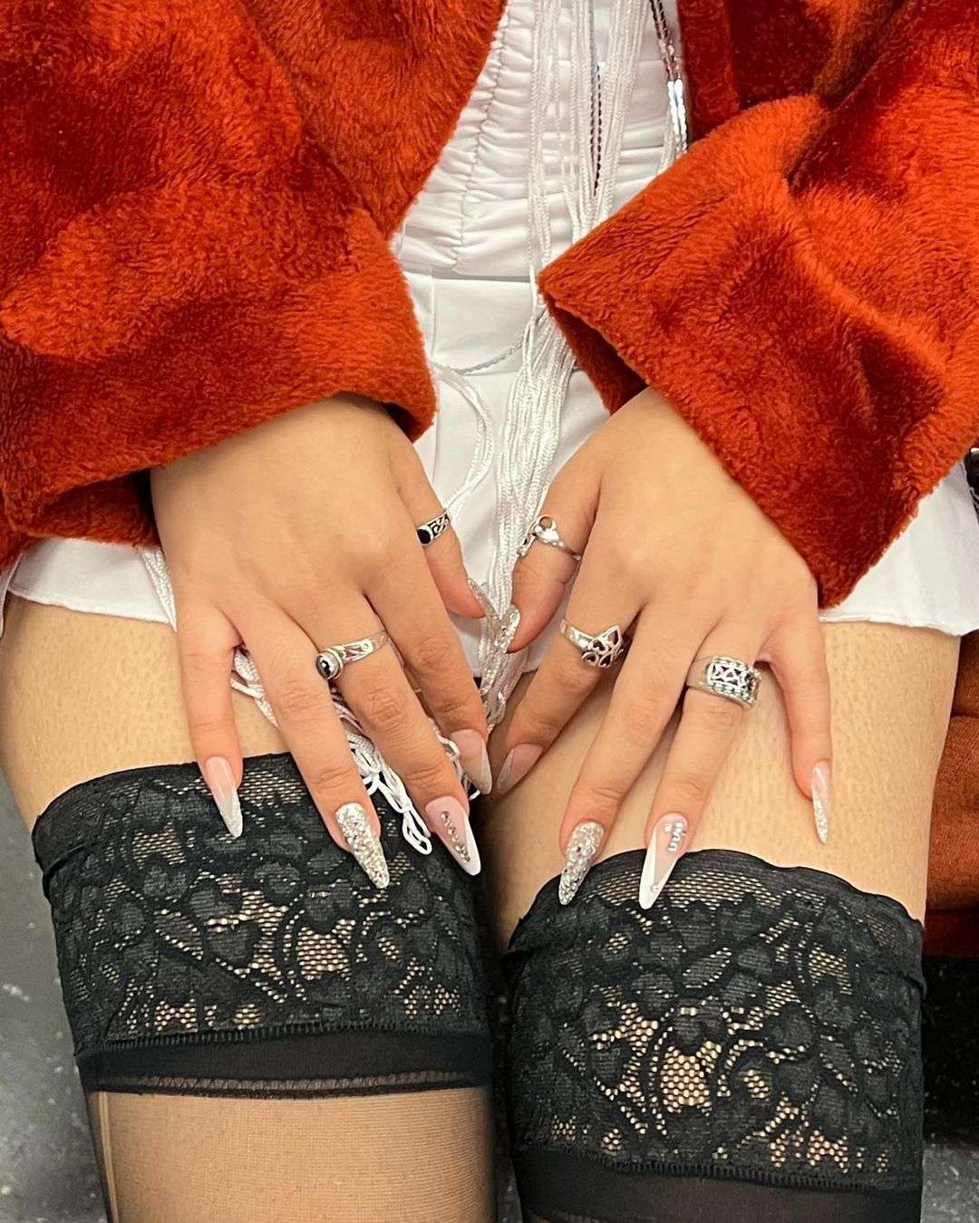 To konto na Instagramie gromadzi zdjęcia dłoni pasażerów metra w Nowym Jorku