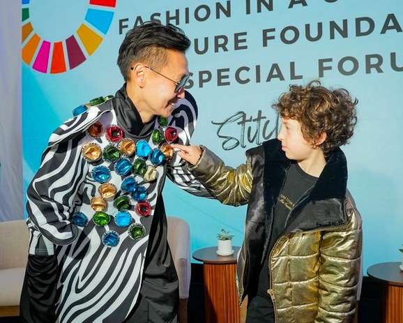 Najmłodszy stylista gwiazd ma 7 lat – w jego projektach chodzi Sharon Stone