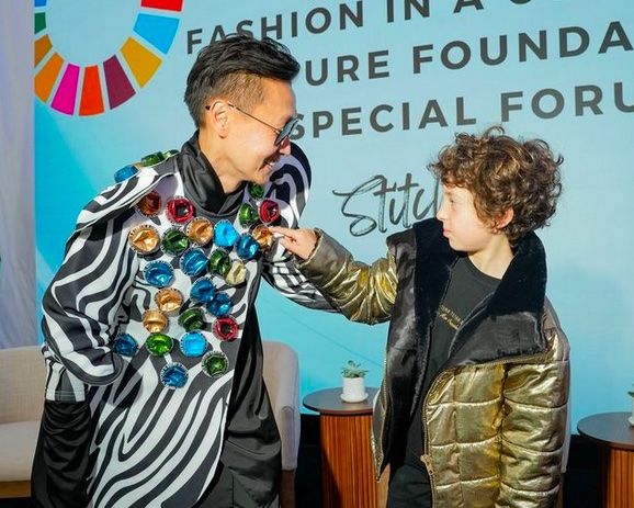 Najmłodszy stylista gwiazd ma 7 lat – w jego projektach chodzi Sharon Stone