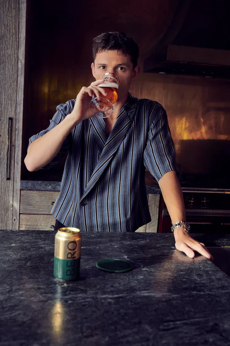 Dry January – trend czy początek dobrej zmiany? Do jego fanów należy Tom Holland