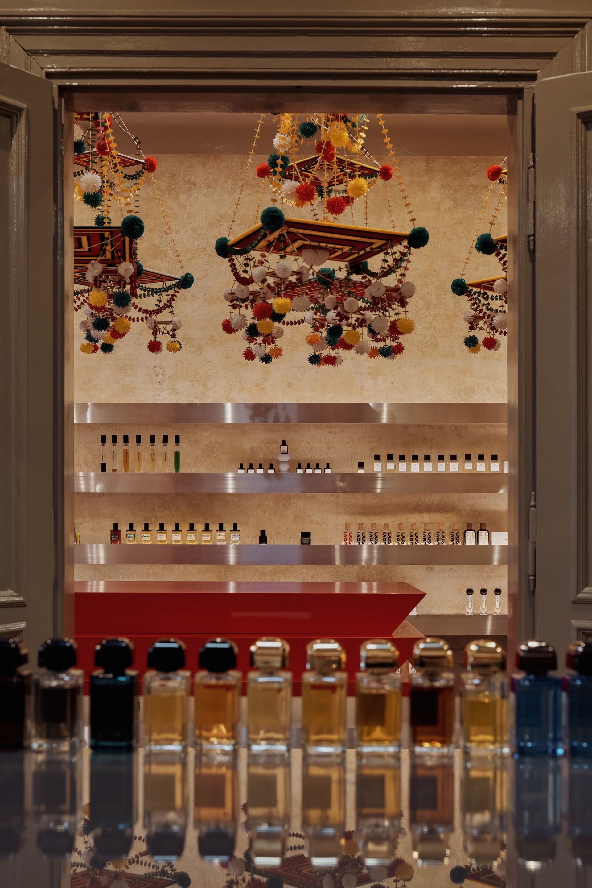 Wnętrza tego krakowskiego butiku zachwycają! To doskonałe połączenie wysokiego designu z lokalną tradycją