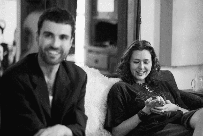 „choking on my words” – Karin Ann i Duncan Laurence w piosence o mrocznej stronie naszej natury