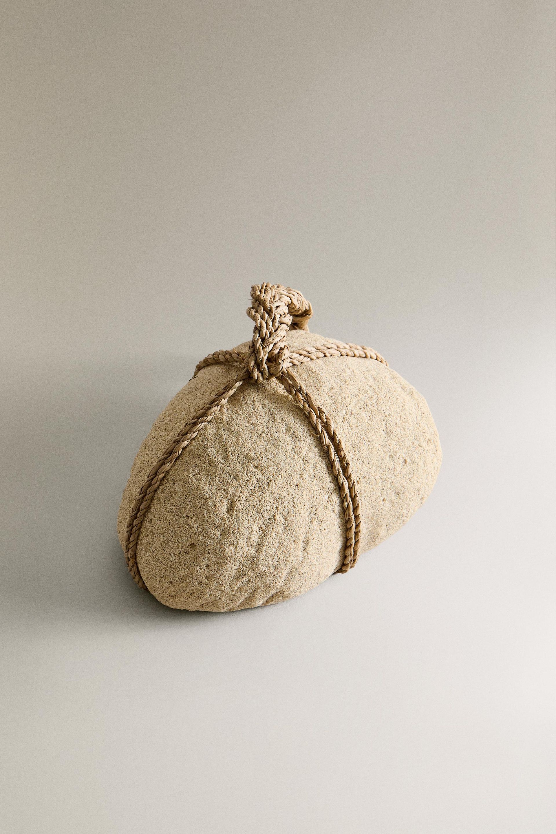 Zara sprzedaje kamień za 130 zł! Kontrowersyjny stoper do drzwi wywołuje burzę w sieci