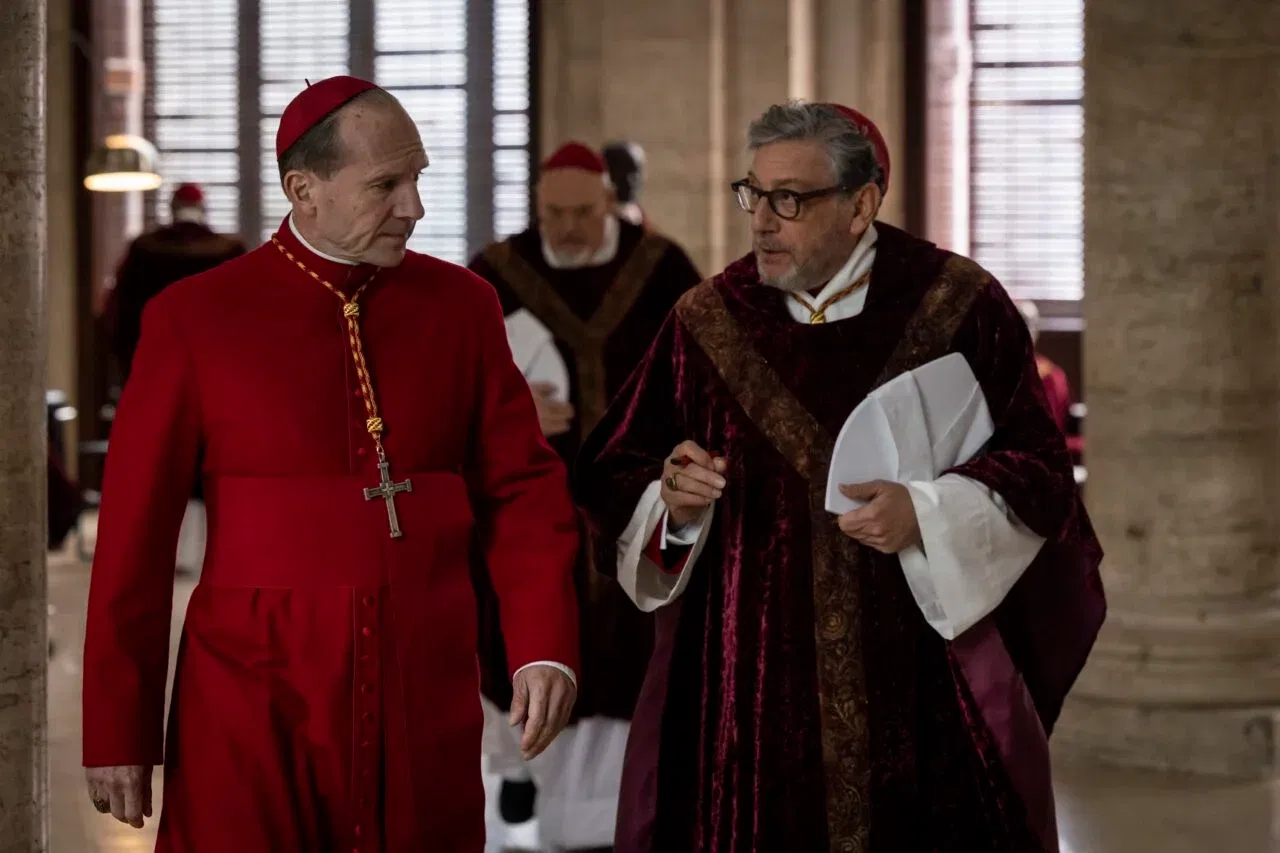 Papiescy kandydaci w rankingu, czyli „Konklawe” w wersji live