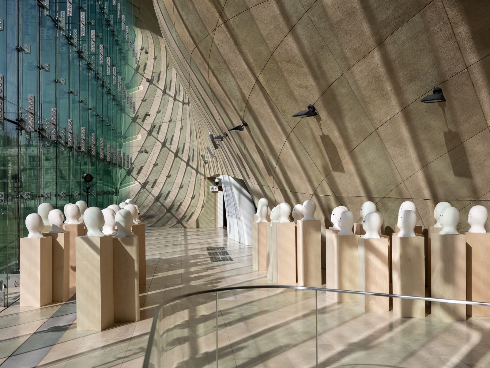 Sztuka współczesna na wystawie „1945. Nie koniec, nie początek”. Marek Cecuła, Alicja Bielawska i inni w Muzeum POLIN