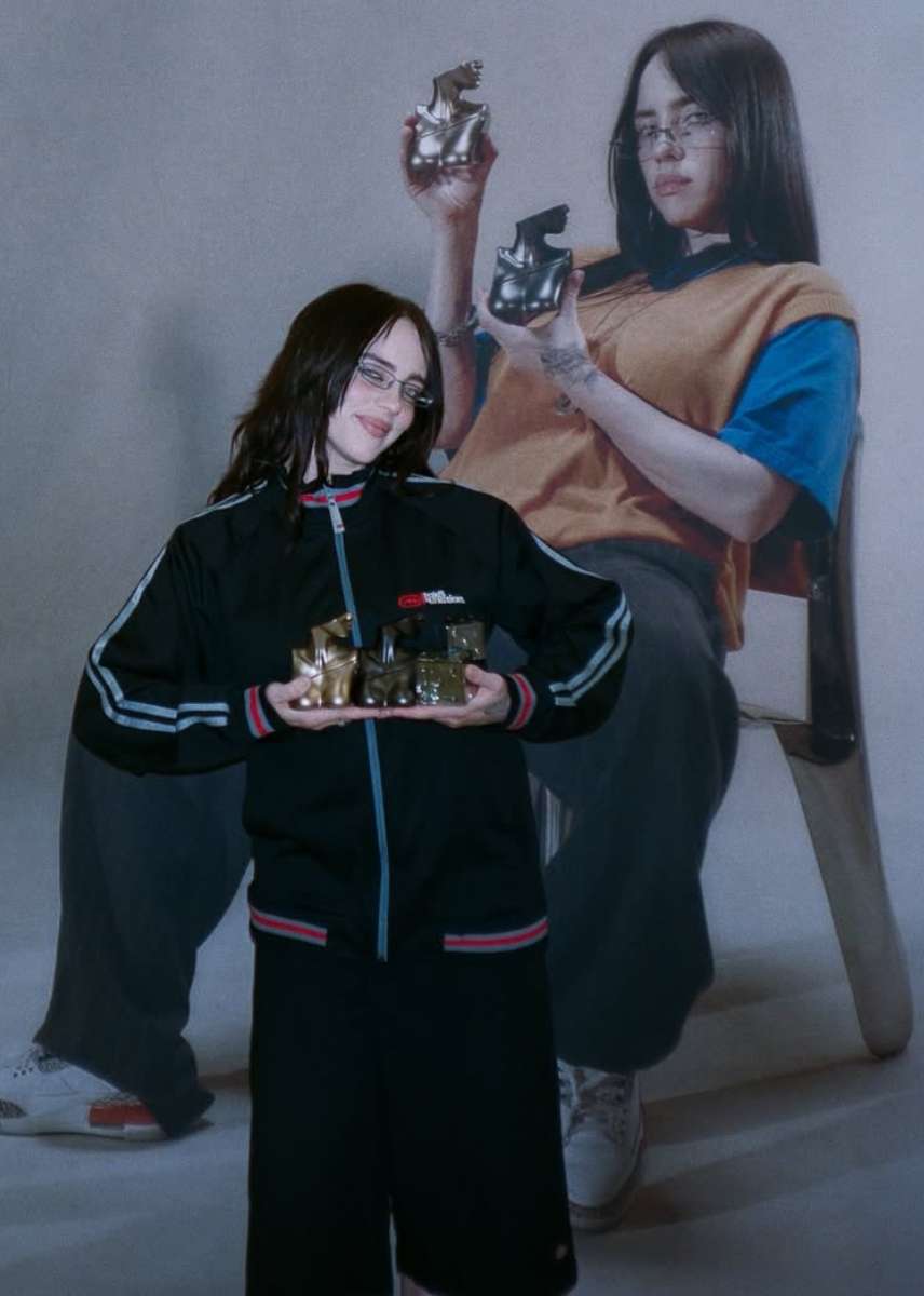 Krzesło projektu polskiego projektanta w kampanii perfum Billie Eilish