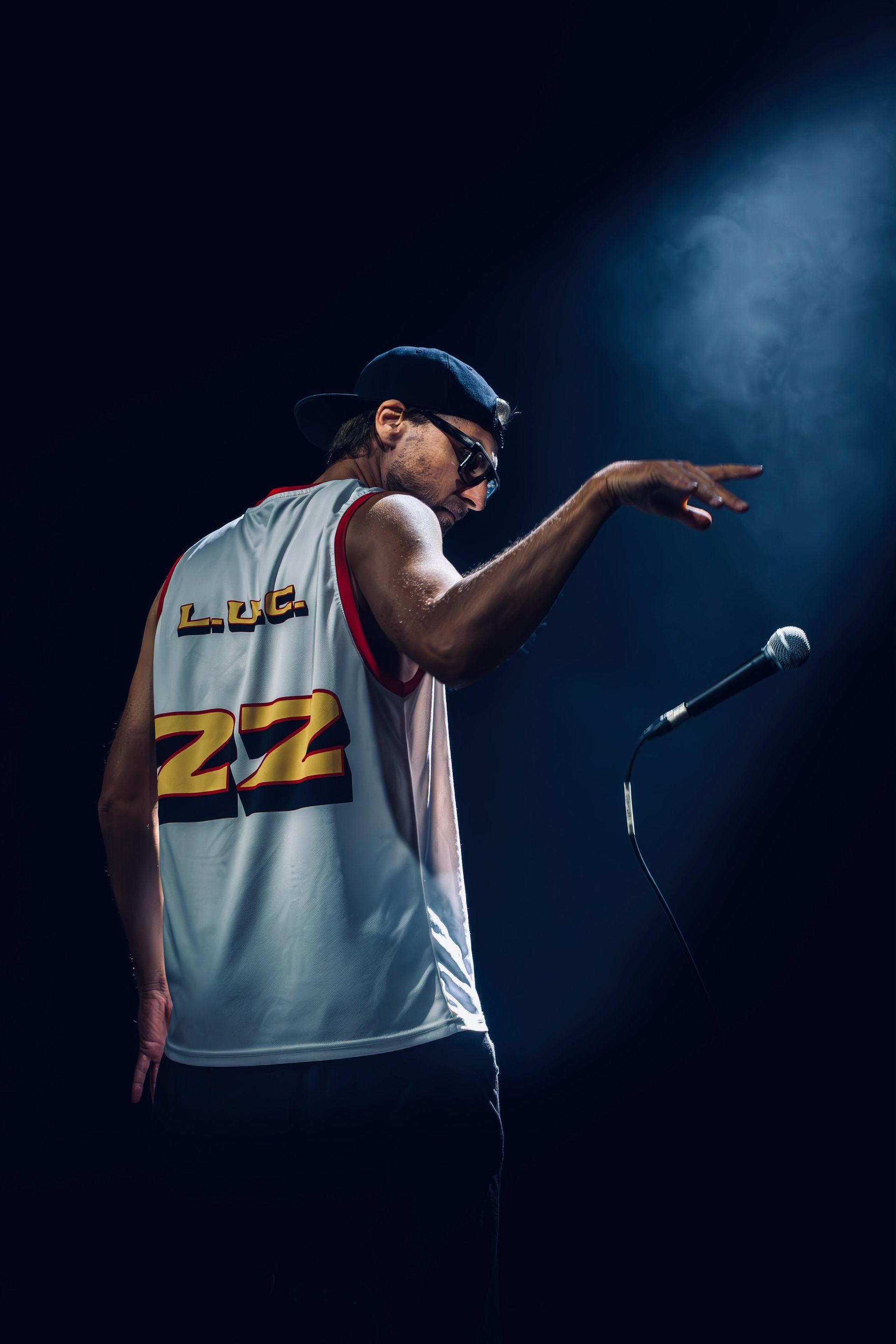 „Szanujemy celebrytów i powielaczy bardziej od wizjonerów i prekursorów” – rozmawiamy z Łukaszem L.U.C. Rostkowskim