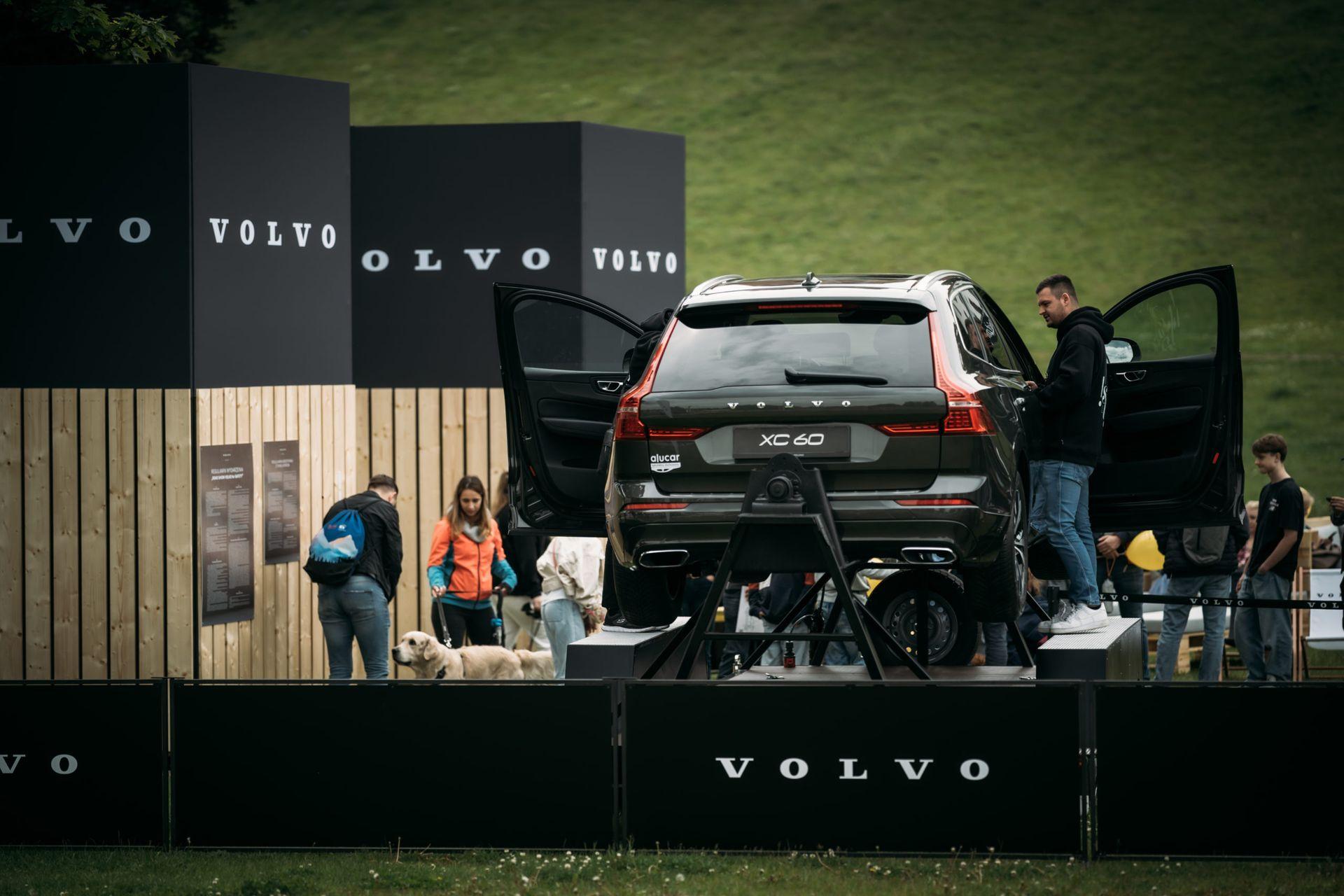 Volvo dba o bezpieczeństwo wszystkich uczestników ruchu – trwa konwój Volvo for Safety