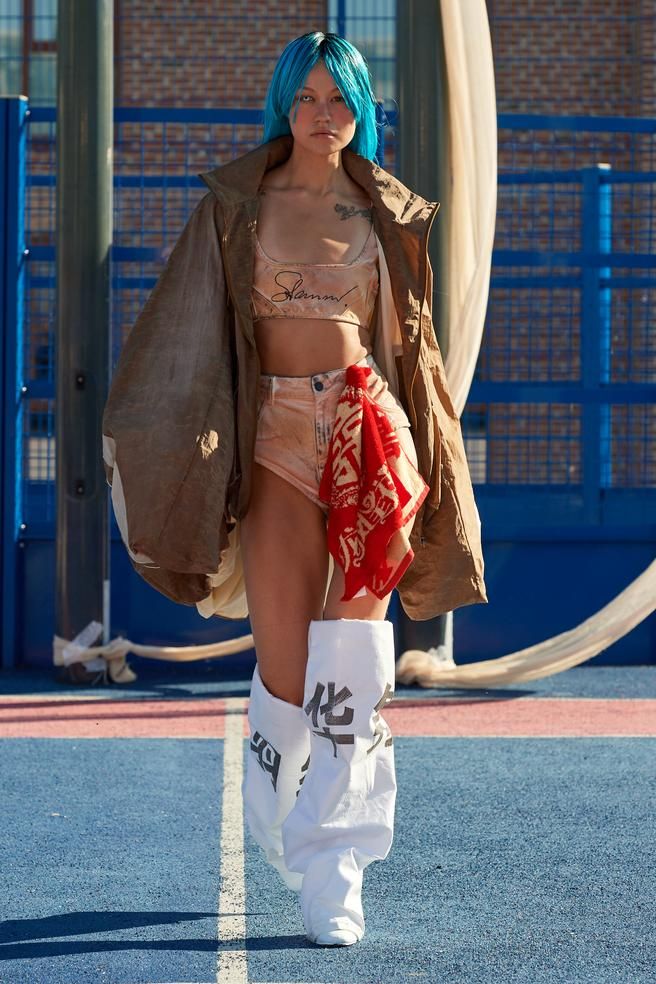 Typy modowe: współczesne ciżemki, biomateriały, tkanki miękkie, kilogram srebra i ortalion