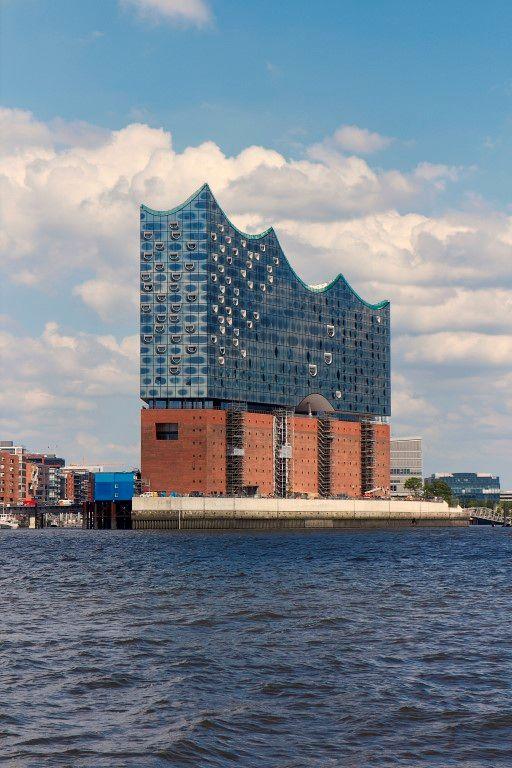 Filharmonia w Hamburgu powstawała w dramatycznych okolicznościach, ale efekt jest zachwycający.