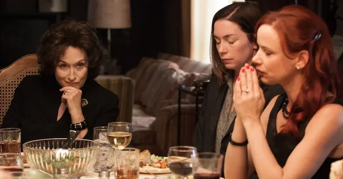 10 świetnych filmów i seriali, których bohaterowie odkrywają intrygujące, rodzinne tajemnice