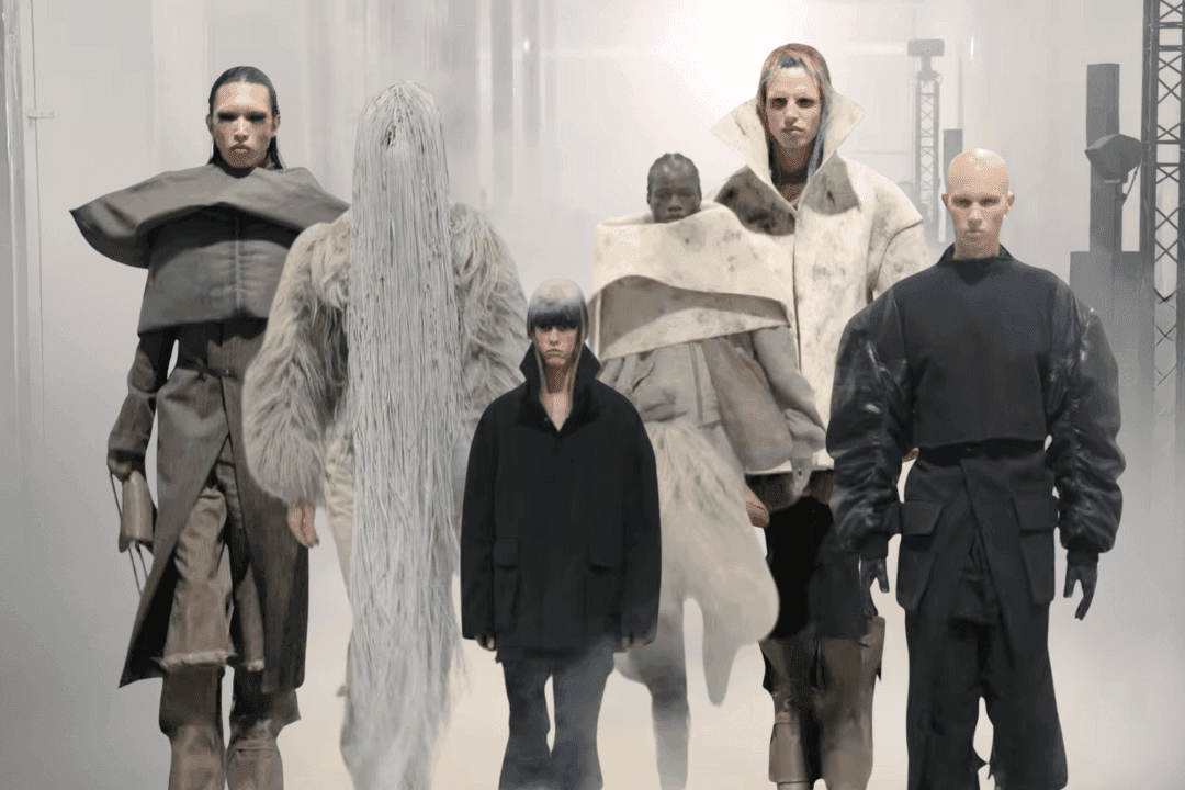 Komentarz społeczny w formie parodii. Militarne buty i kevlarowe kamizelki na wybiegu Ricka Owensa