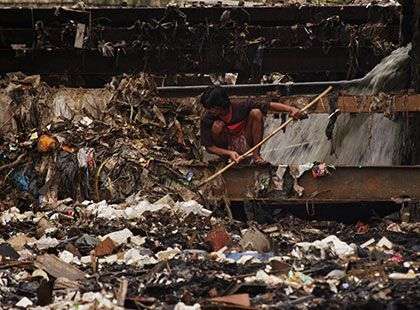 Największy greenwashing wszech czasów – poliester z recyklingu