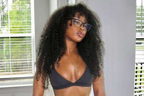 Shein ukradło zdjęcia i rozjaśniło skórę modelki. Gigant fast fashion nie ma skrupułów