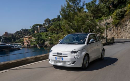 Fiat 500 Hybrid Cabrio Dolcevita: auto z włoskim latem w cenie