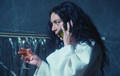 Charli xcx zagra u Martina Scorsesego. Gwiazda „Brat” zagra z DiCaprio i Lawrence