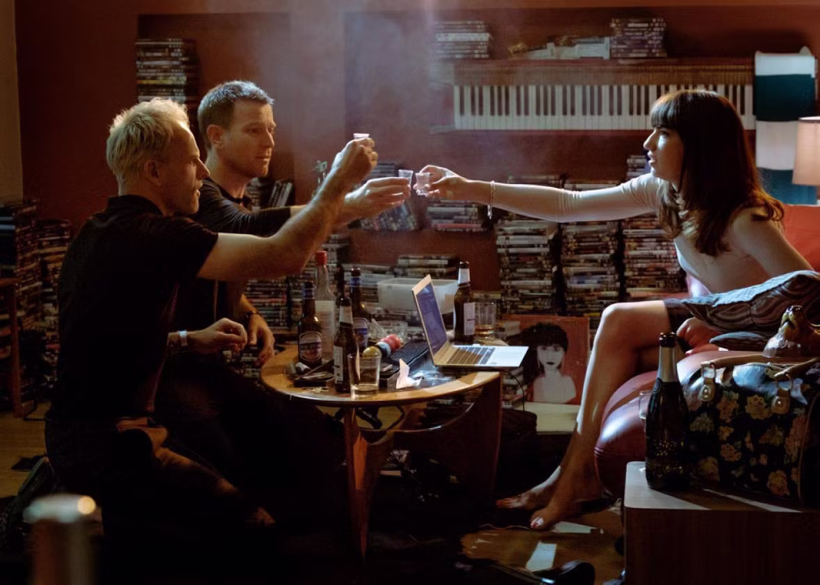 Gen Z spożywa 87% mniej alkoholu niż poprzednie pokolenia. Przemysł alkoholowy traci