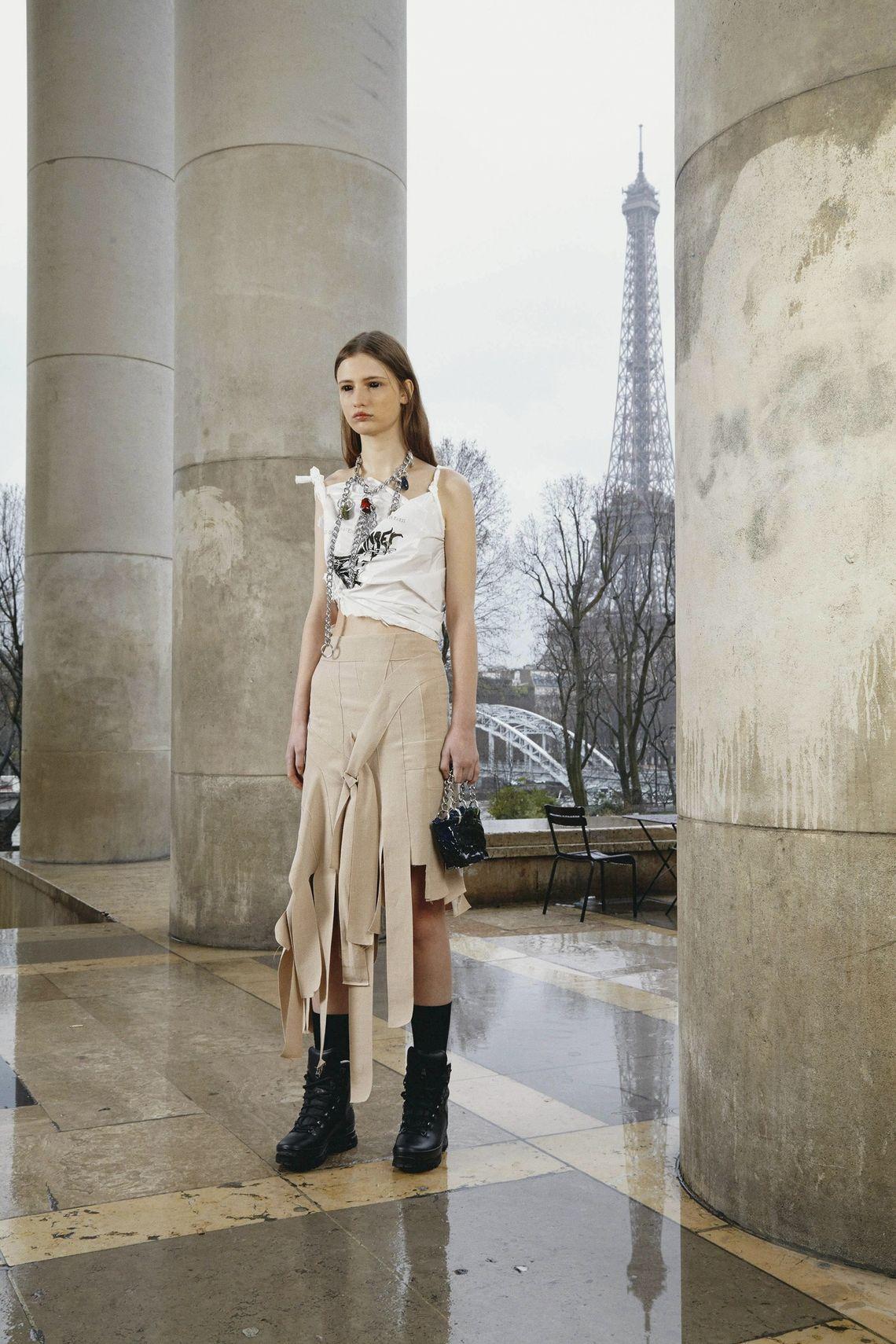 Tematem tej kolekcji jest marihuana, a projekty wyglądają, jakby zrobiono je ze szmat znalezionych na śmietniku