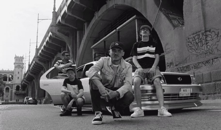 Pezet wypuścił klip w starym stylu. To sentymentalna podróż do lat 90.