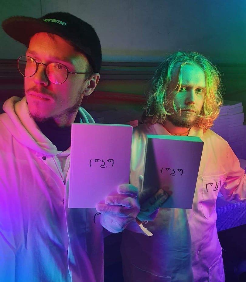 „Rozum i Godność Człowieka” wg Gonciarza. Książkę zamówiło 20 tys. osób, premierze towarzyszyła spektakularna świetlna reklama