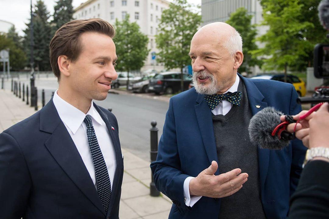 Uśmiech Bosaka przysłania jego faszystowskie poglądy. Czemu młodzi głosują na Konfederację?