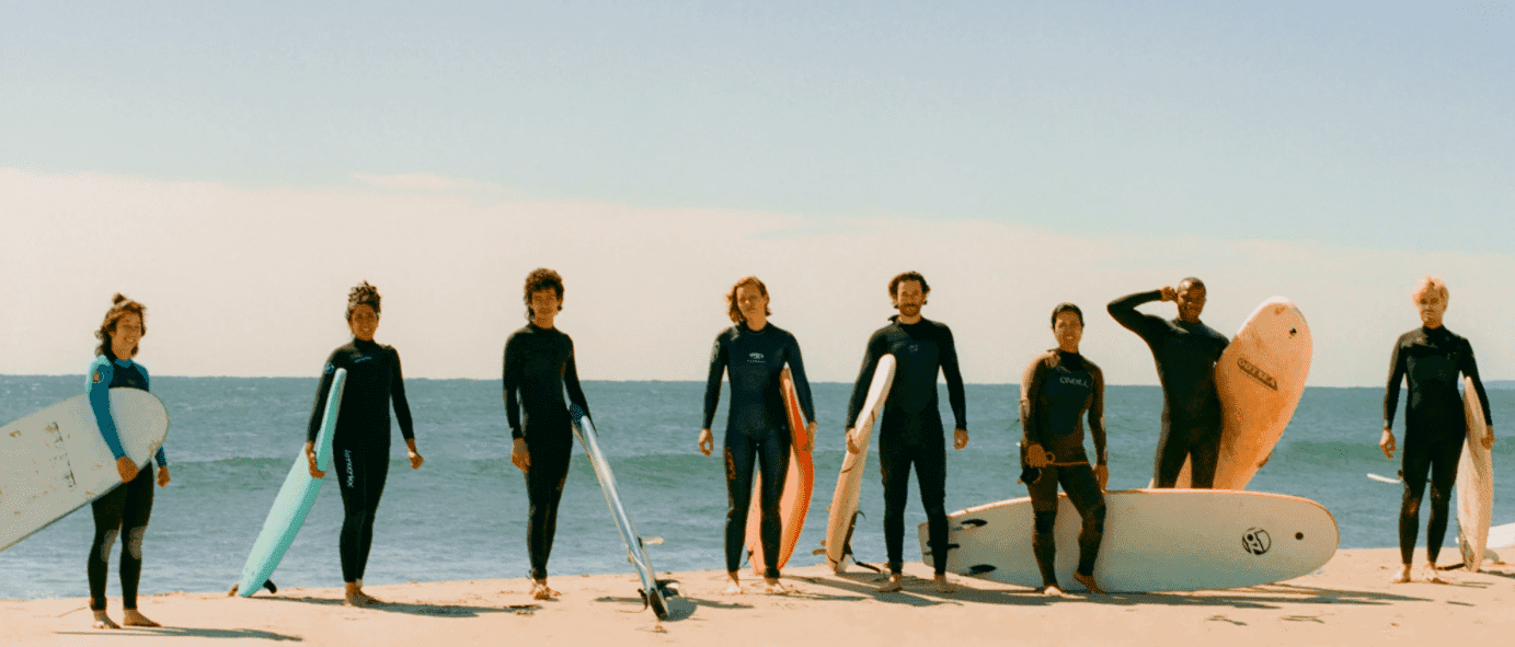 Queerowy, surferski kolektyw, który nie wyklucza. Surferzy to nie tylko piękni Amerykanie z długimi blond włosami