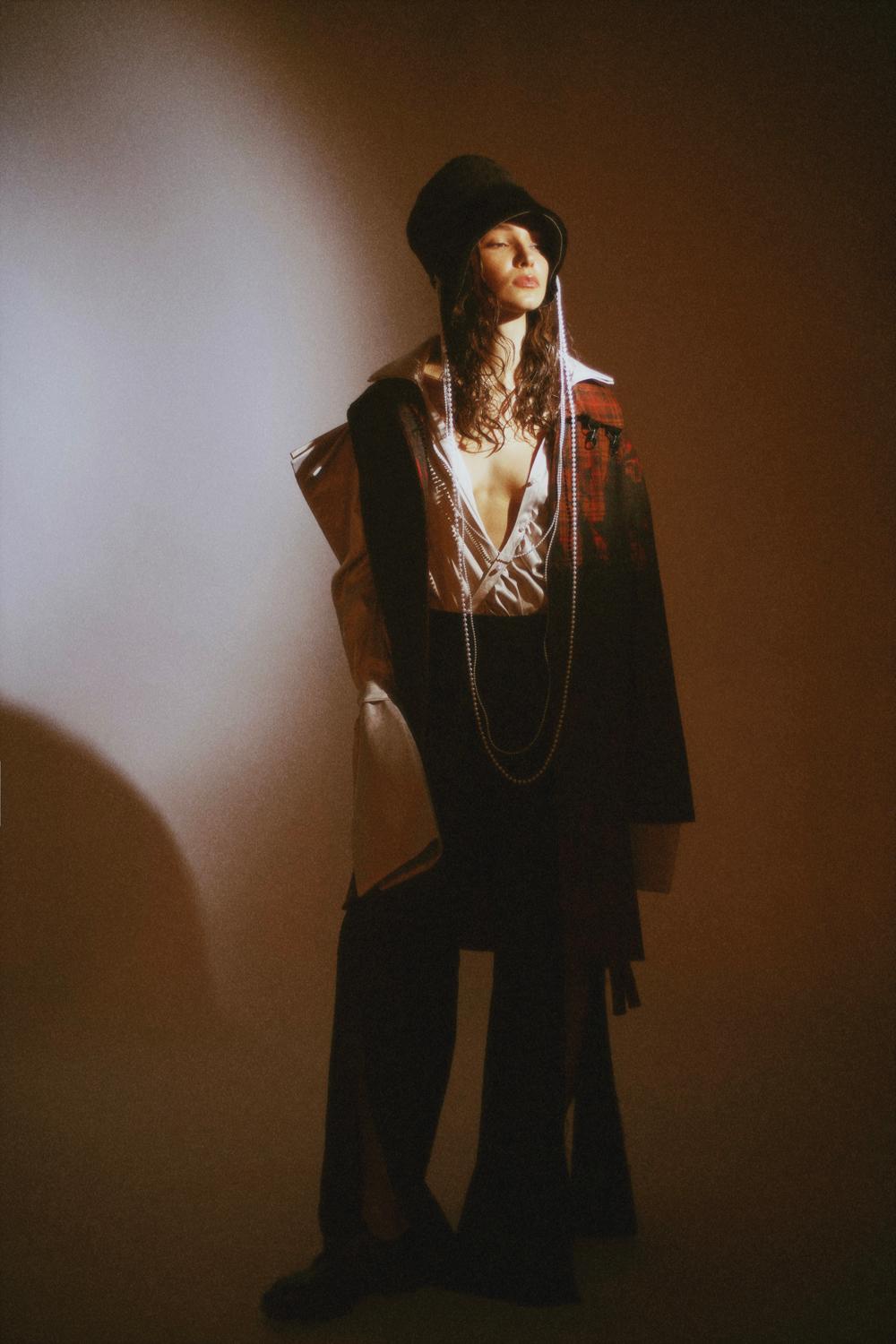 Polskie projektantki i David Lynch. Zobaczcie sesję Zuzy Gołaś!