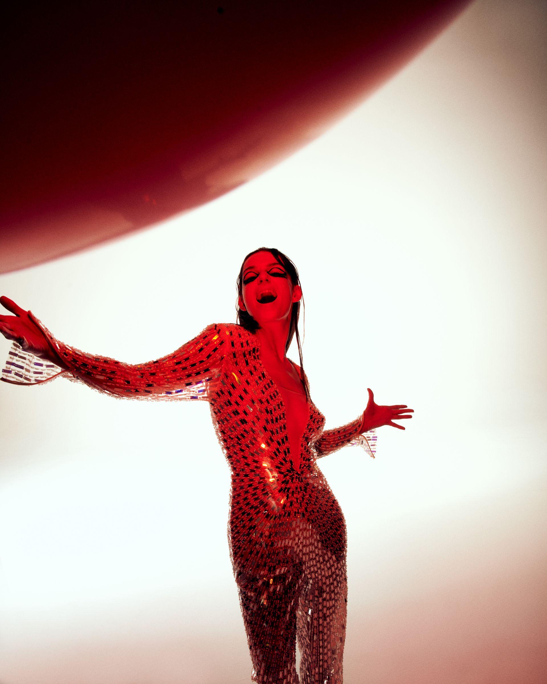 „Staram się, bo co innego mi pozostaje?”, mówi Agnieszka Więdłocha, bohaterka sesji okładkowej K MAG 106 Cabaret 2021