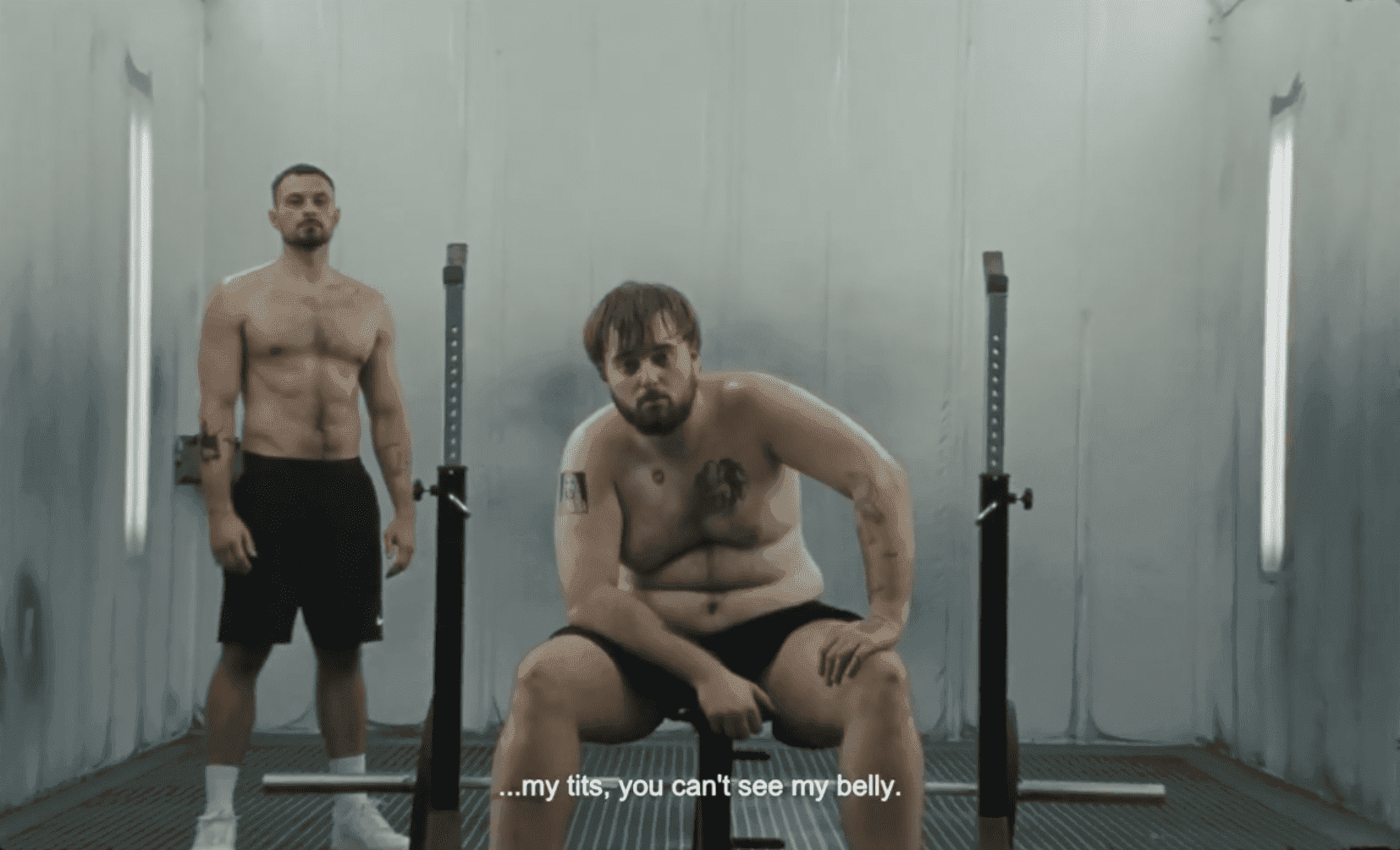 Polski raper o kompleksach i wstydzie przed pójściem na siłownię w mocnym wideo Zuzy Krajewskiej