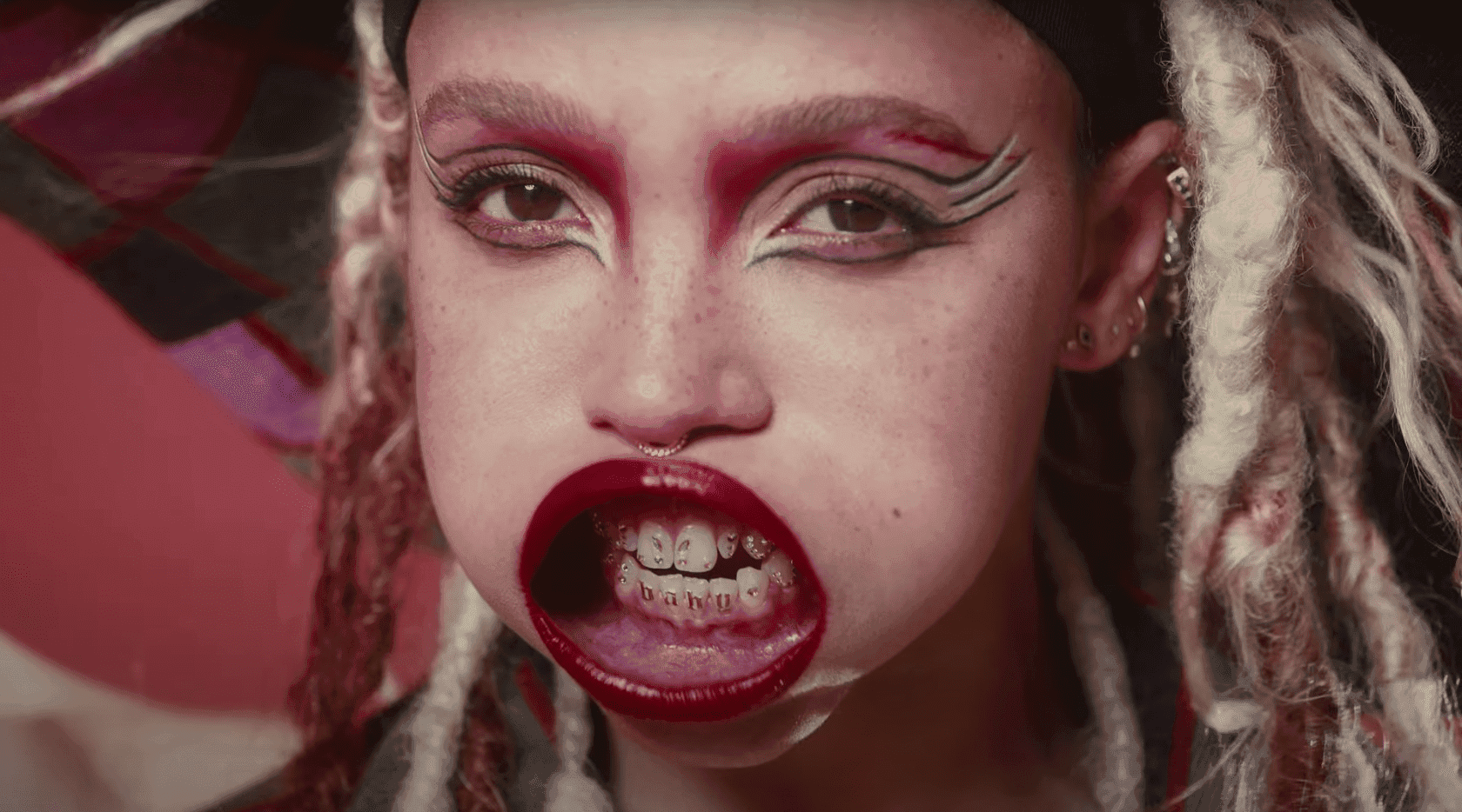 FKA twigs wyreżyserowała krótkometrażowy film i sama w nim zagrała. Zobaczcie, jak jej poszło!