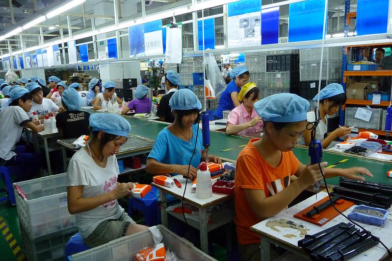 Dlaczego NIE kupować w Shein? Nowe dane na temat wyzyskiwania pracowników przez firmę są przerażające