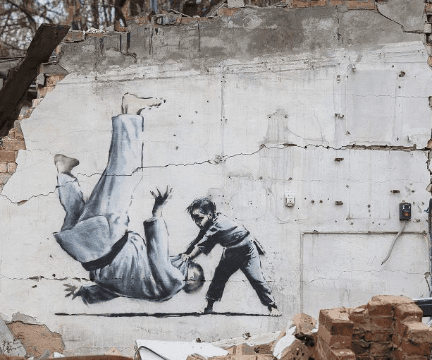 Banksy w Ukrainie. Artysta stworzył nowy mural. Co chciał przekazać?