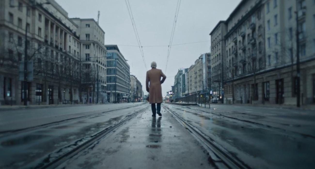 Podsiadło wypuścił nowy klip. A w nim Jerzy Skolimowski i postapokaliptyczna Warszawa